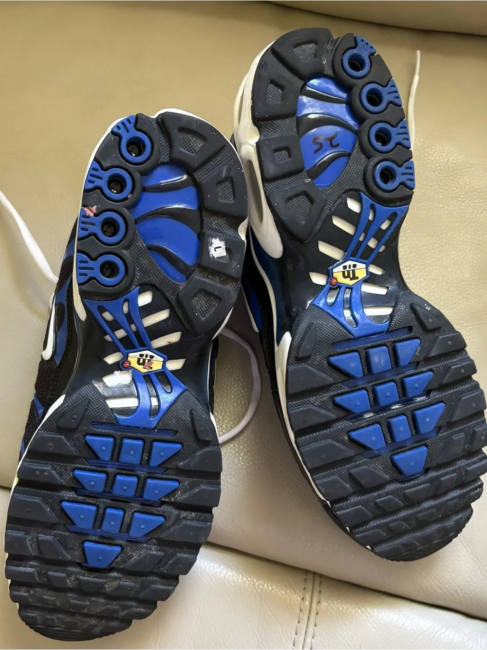 Nike Air Tuned Black and Royal Blue Athletic Shoes